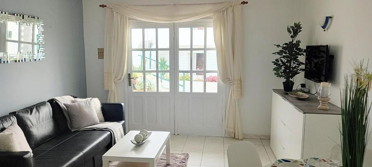 Beautiful Spacious 1-Bed Apartment With Aircon 卡门港 外观 照片