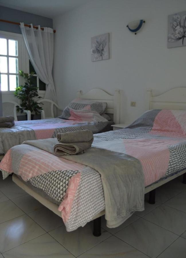 Beautiful Spacious 1-Bed Apartment With Aircon 卡门港 外观 照片