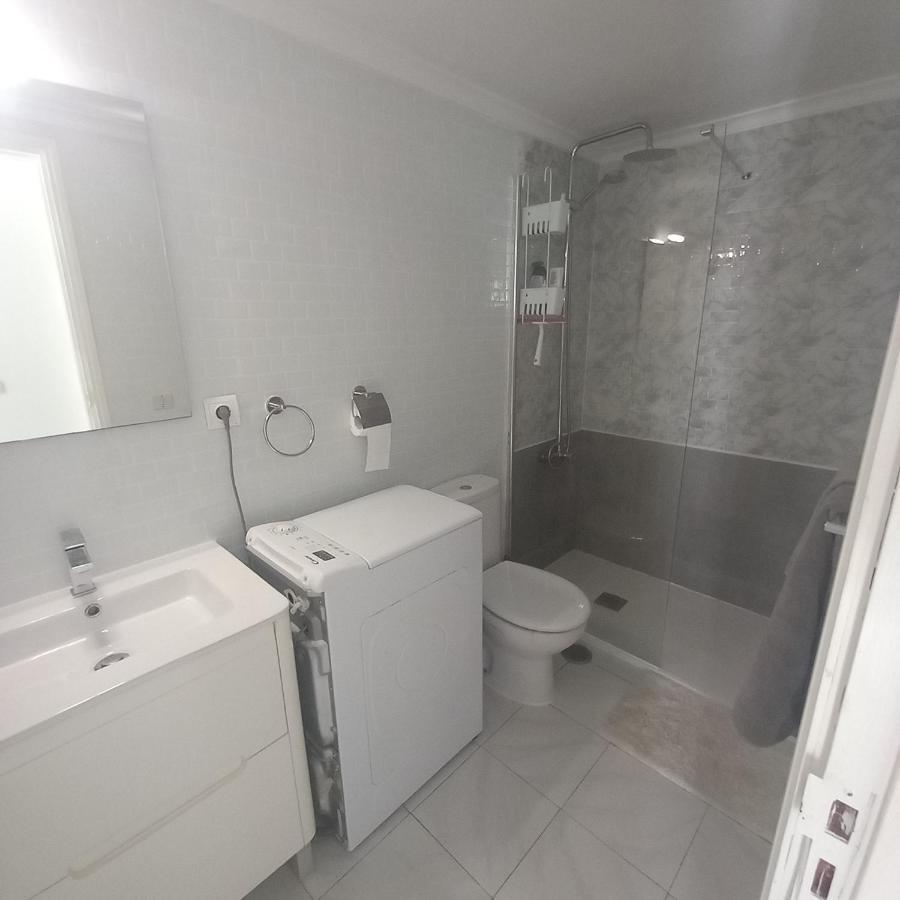 Beautiful Spacious 1-Bed Apartment With Aircon 卡门港 外观 照片