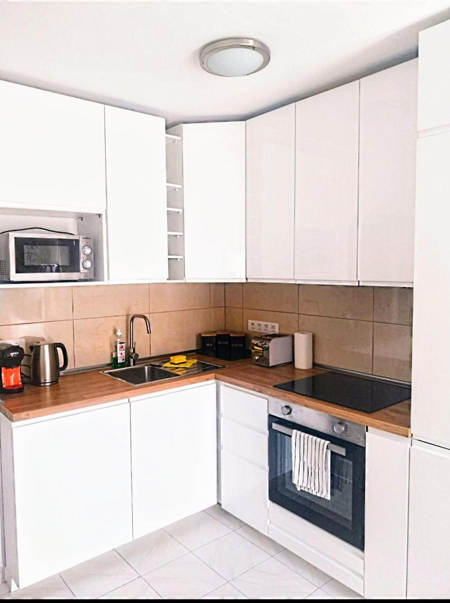 Beautiful Spacious 1-Bed Apartment With Aircon 卡门港 外观 照片